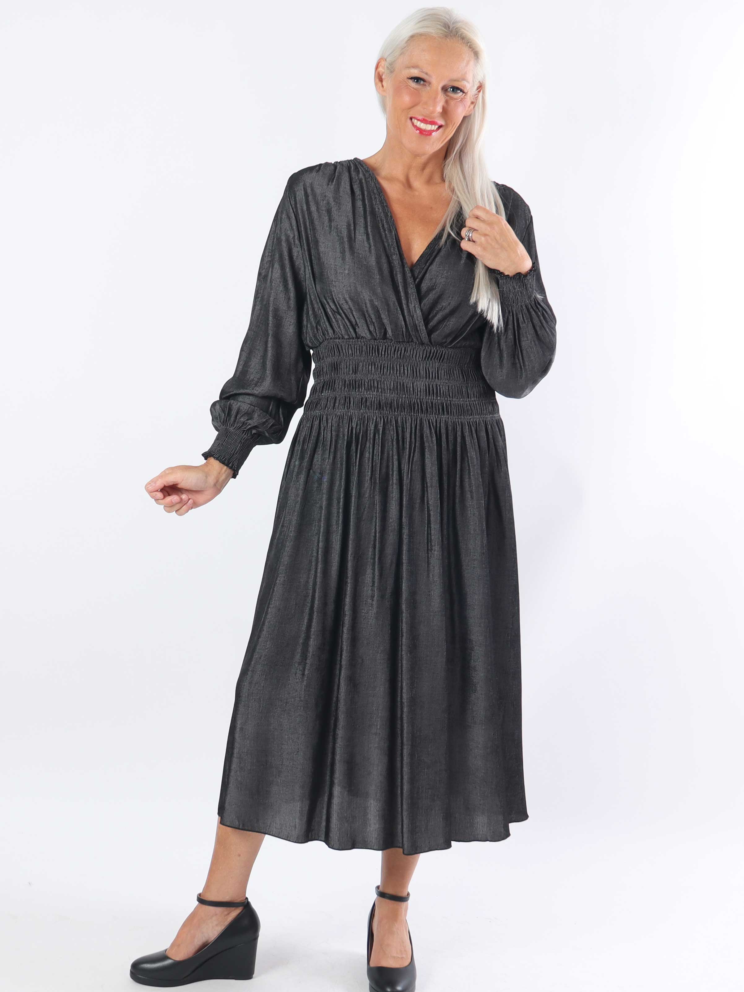 Pams Denim Midi L/S - Plus size kjole med smock i livet